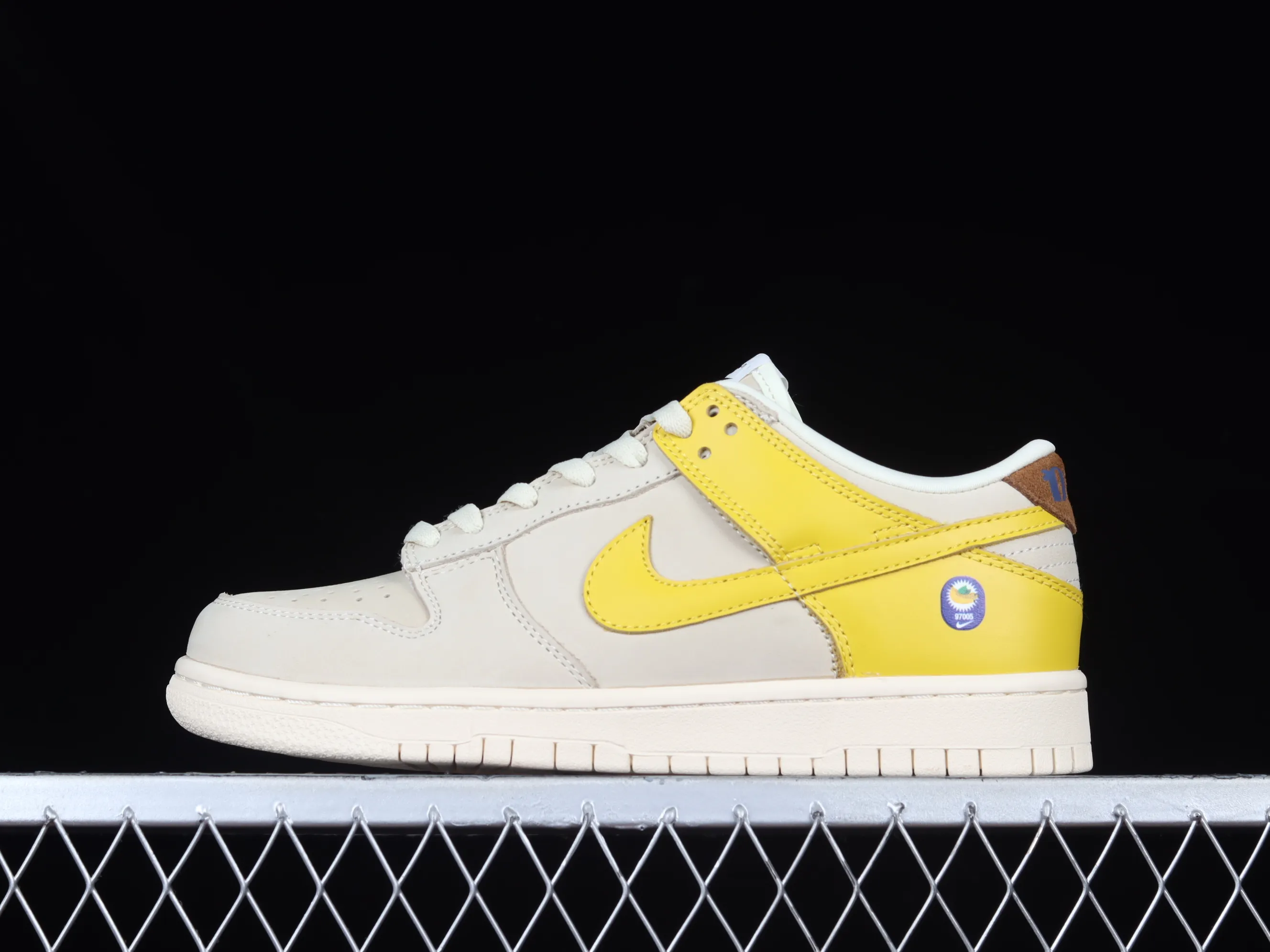 All categories Nk SB Dunk series Nk SB Dunk Low low-top sneakers J version Nk Dunk Low "Banana" banana color SB smashed backboard fashion casual sneakers DR5487-100